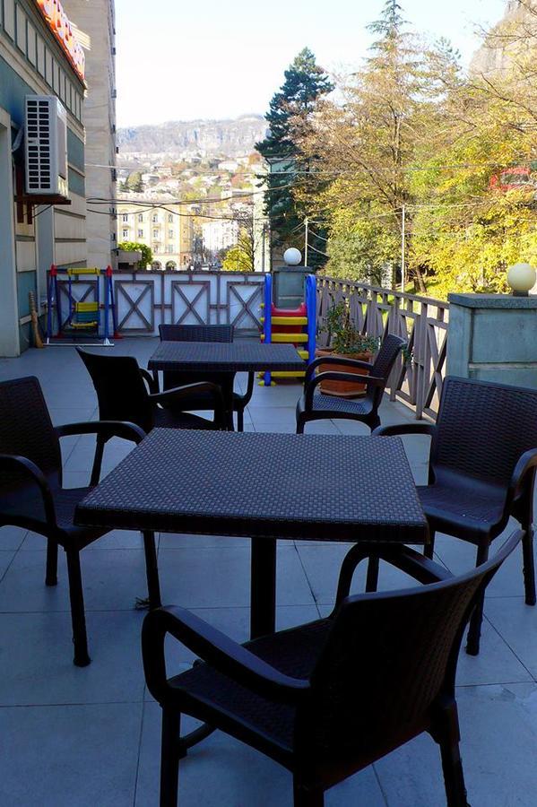 Hotel Newland Chiatura Bagian luar foto