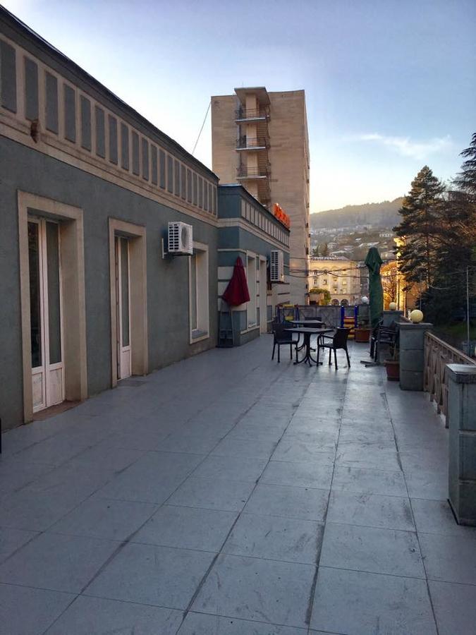Hotel Newland Chiatura Bagian luar foto