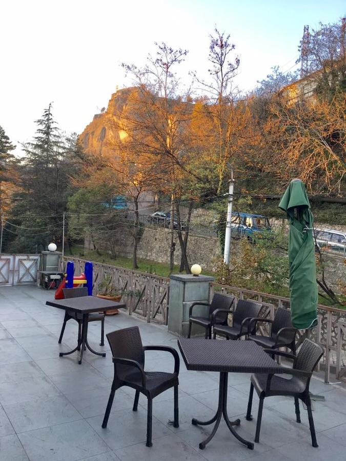 Hotel Newland Chiatura Bagian luar foto
